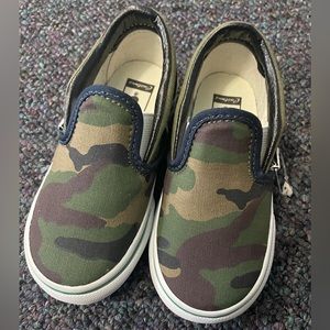 Toddler Camo 7T vans NWOT.
